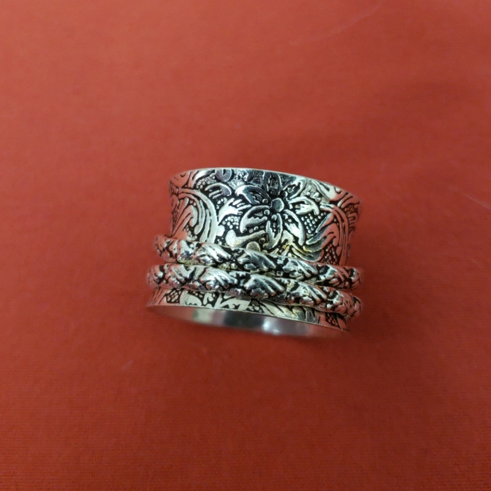 Silver spinner ring